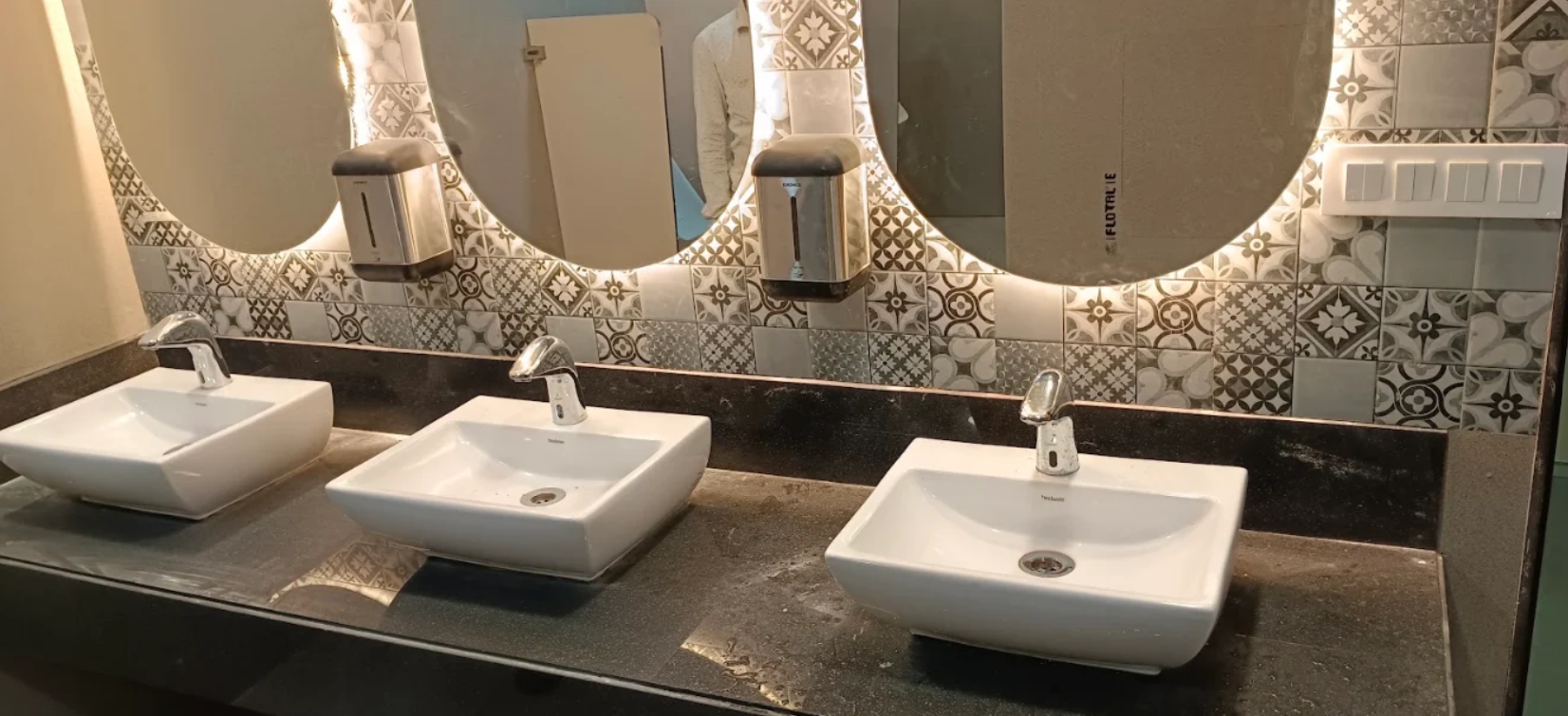 Sanitary Fixtures Photo 4